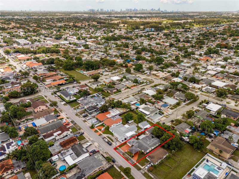 6 bedroom SingleFamilyResidence at 292 W 39th Pl, Anacris Addn To Hialeah R, Hialeah — photo 4