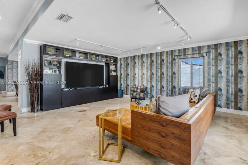 5 bedroom SingleFamilyResidence at 114 SW SW 57th Ct, Flagler Lawn, Miami — photo 3
