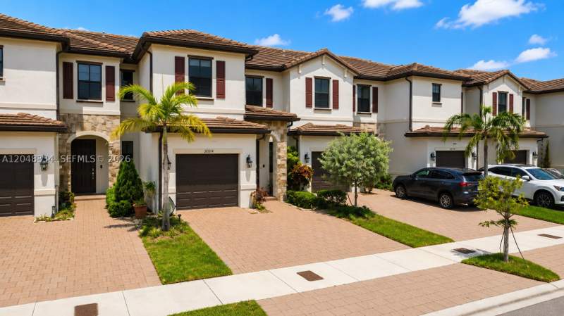 3 bedroom Townhouse at 10934 W 33rd Way, Aquabella North Replat, Hialeah — photo 3