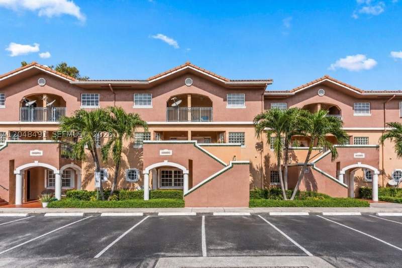 2 bedroom Condominium at 10014 Hammocks Blvd 204-4, Blossoms At The Hammocks, Miami — photo 2
