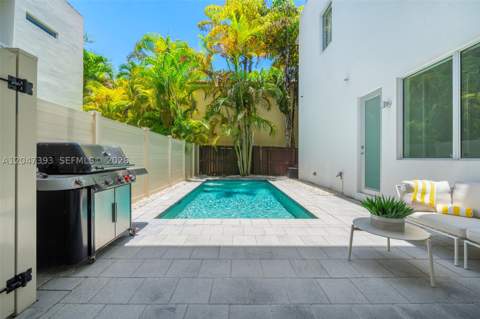 3253 Mcdonald St, Miami FL - photo 10 of 65