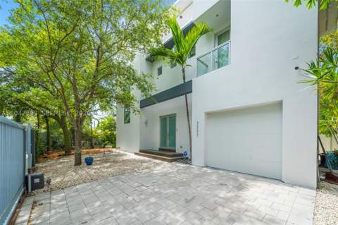 3253 Mcdonald St, Miami FL - photo 17 of 65