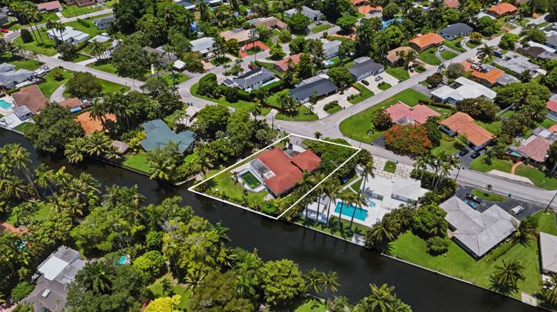 4 bedroom SingleFamilyResidence at 11401 W Biscayne Canal Road, Yancey Sub, Miami — photo 2