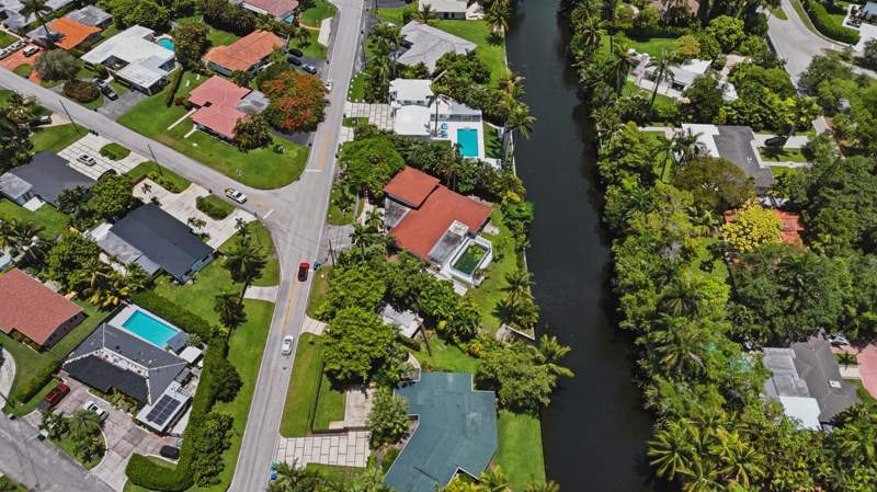 4 bedroom SingleFamilyResidence at 11401 W Biscayne Canal Road, Yancey Sub, Miami — photo 4