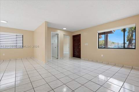 10528 SW 69th Ter, Miami FL - photo 10 of 39