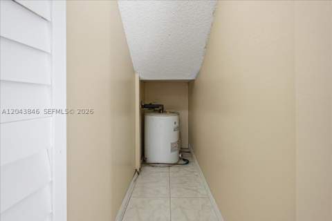 10528 SW 69th Ter, Miami FL - photo 11 of 39