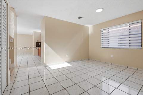 10528 SW 69th Ter, Miami FL - photo 12 of 39