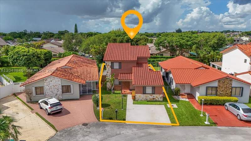 4 bedroom SingleFamilyResidence at 10528 SW 69th Ter, Pueblo Del Sol Sec 4, Miami — photo 3