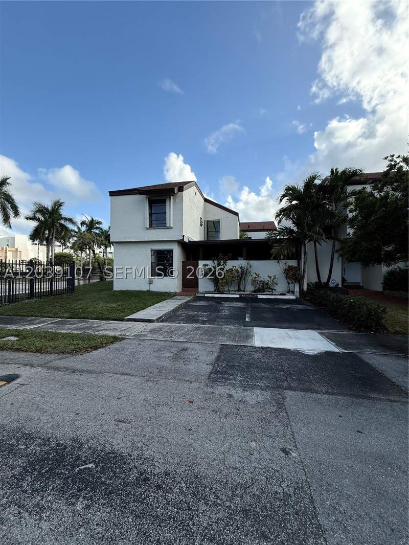 3 bedroom Condominium at 9700 NW 6th Ln 9700, East Wind Lake Village, Miami — photo 2