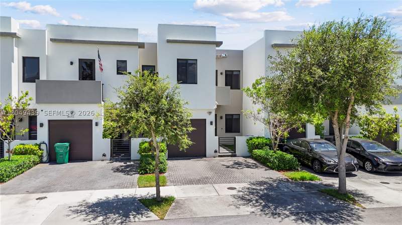 3 bedroom Townhouse at 9174 SW 5th Ln, Century Park Place, Miami — photo 2