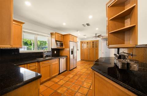 8345 SW 90th St, Miami FL - photo 6 of 25