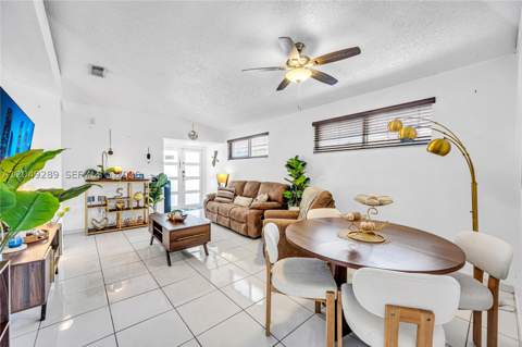 7256 W 34th Ln, Hialeah FL - photo 10 of 40