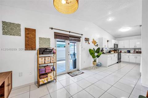 7256 W 34th Ln, Hialeah FL - photo 13 of 40