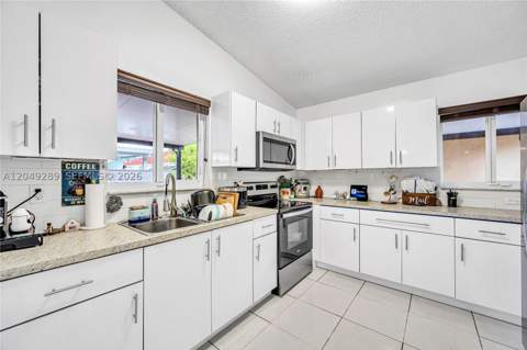 7256 W 34th Ln, Hialeah FL - photo 16 of 40