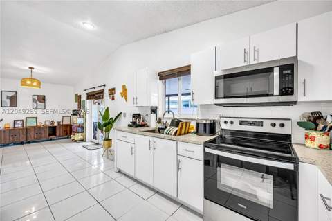 7256 W 34th Ln, Hialeah FL - photo 17 of 40