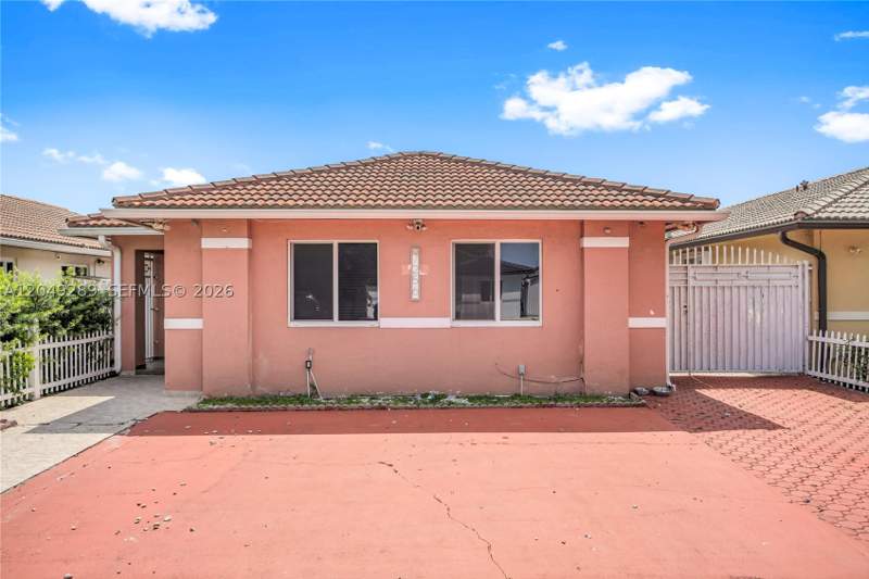 3 bedroom SingleFamilyResidence at 7256 W 34th Ln, Yaira Sub, Hialeah — photo 2