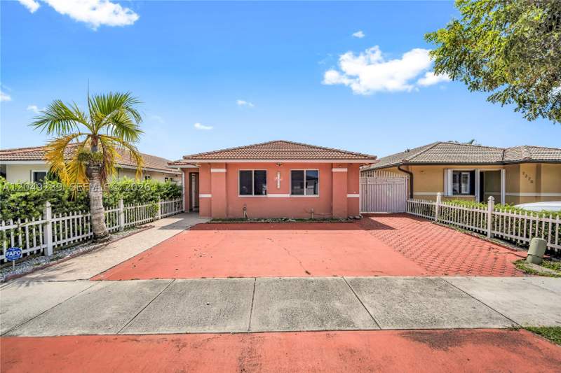 3 bedroom SingleFamilyResidence at 7256 W 34th Ln, Yaira Sub, Hialeah — photo 3