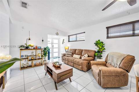 7256 W 34th Ln, Hialeah FL - photo 6 of 40