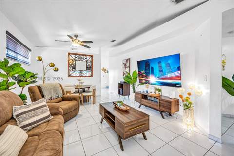 7256 W 34th Ln, Hialeah FL - photo 8 of 40