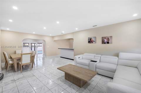 490 W 33rd Pl, Hialeah FL - photo 10 of 32
