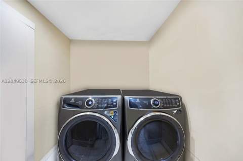 490 W 33rd Pl, Hialeah FL - photo 12 of 32