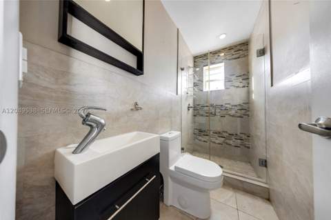 490 W 33rd Pl, Hialeah FL - photo 19 of 32