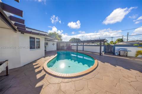 490 W 33rd Pl, Hialeah FL - photo 23 of 32