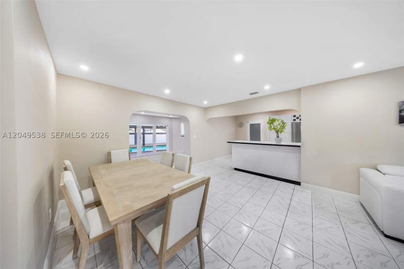 4 bedroom SingleFamilyResidence at 490 W 33rd Pl, Westhaven Park, Hialeah — photo 4
