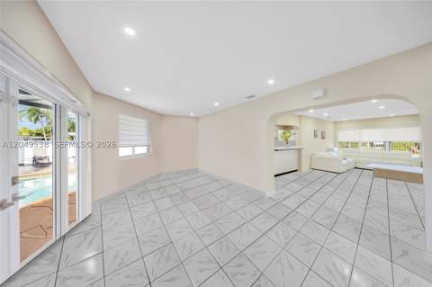490 W 33rd Pl, Hialeah FL - photo 8 of 32