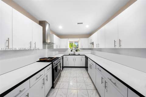 490 W 33rd Pl, Hialeah FL - photo 9 of 32