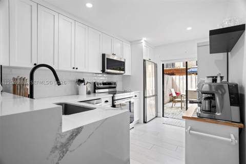 10211 SW 77th Ct, Miami FL - photo 11 of 31