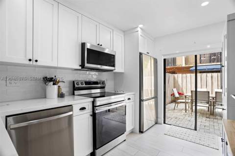 10211 SW 77th Ct, Miami FL - photo 12 of 31