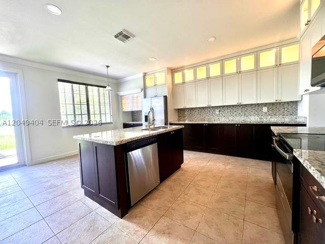5 bedroom SingleFamilyResidence at 27448 SW 143rd Ct, Mandarin Lakes, Homestead — photo 2