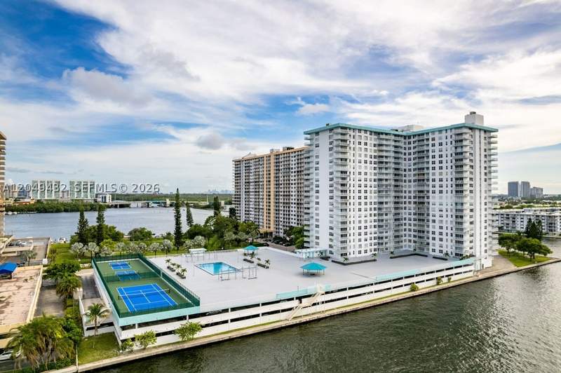 2 bedroom Condominium at 301 174th St L05, Winston Towers 500 Condo, Sunny Isles Beach — photo 4
