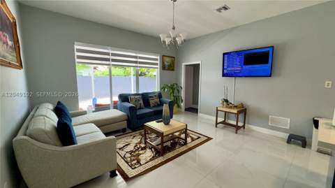 937 NE 35th Ave, Homestead FL - photo 16 of 40