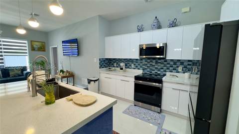 937 NE 35th Ave, Homestead FL - photo 9 of 40