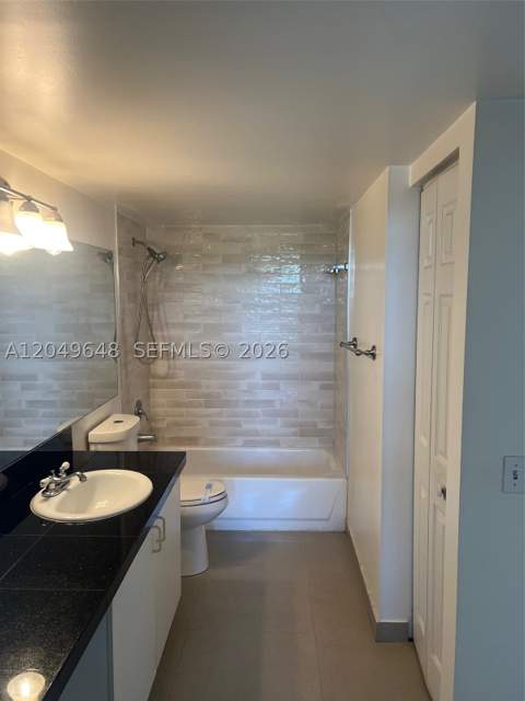 19601 E Country Club Dr 7405, Aventura FL - photo 12 of 45
