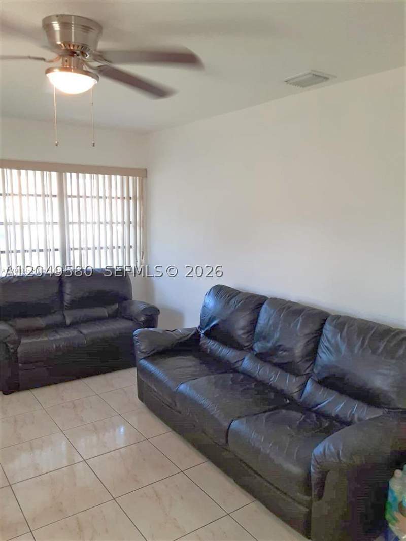 3 bedroom SingleFamilyResidence at 3062 NW 60th St, Hialeah Heights, Miami — photo 3
