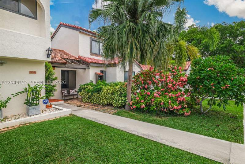 2 bedroom Townhouse at 12383 SW 94th Ter, Kenland Court, Miami — photo 3