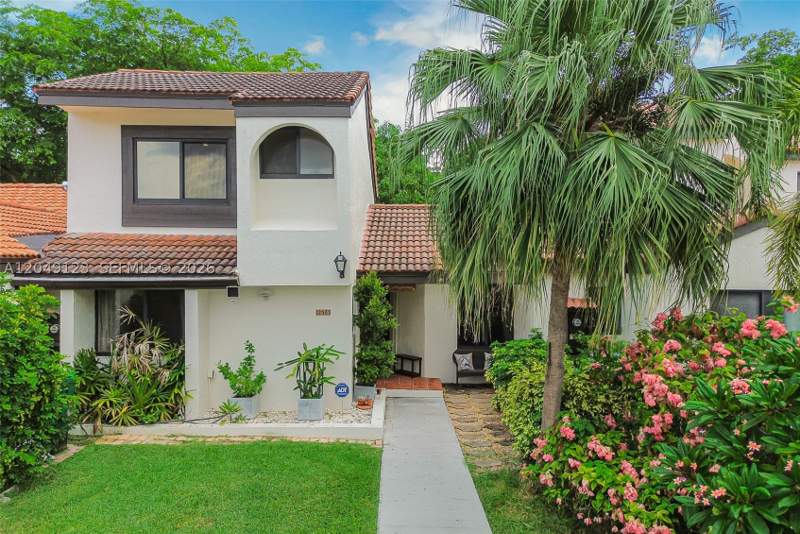 2 bedroom Townhouse at 12383 SW 94th Ter, Kenland Court, Miami — photo 5