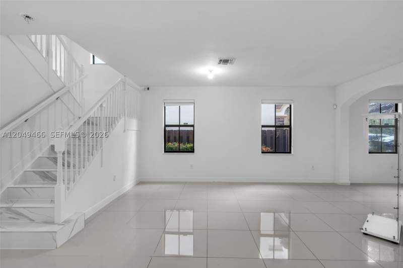 5 bedroom SingleFamilyResidence at 8850 NW 99th Path, Isles At Grand Bay, Doral — photo 3