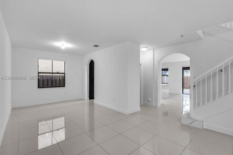 5 bedroom SingleFamilyResidence at 8850 NW 99th Path, Isles At Grand Bay, Doral — photo 4