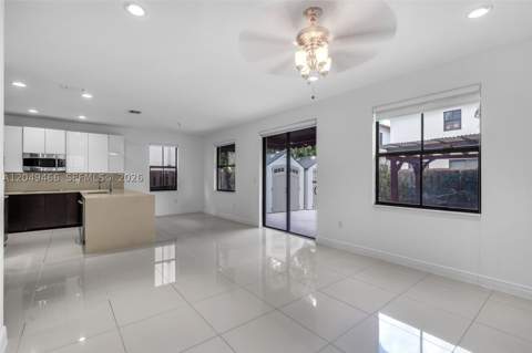 8850 NW 99th Path, Doral FL - photo 7 of 33