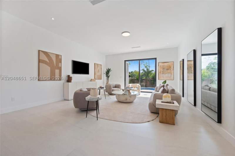 4 bedroom Townhouse at 2787 SW 34th Ave, Silver Bluff Gardens, Miami — photo 5