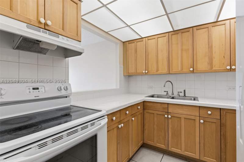 1 bedroom Condominium at 10425 SW 112th Ave 302, Gardens Of Kendall Condo, Miami — photo 2