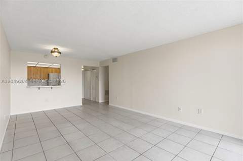 10425 SW 112th Ave 302, Miami FL - photo 9 of 40