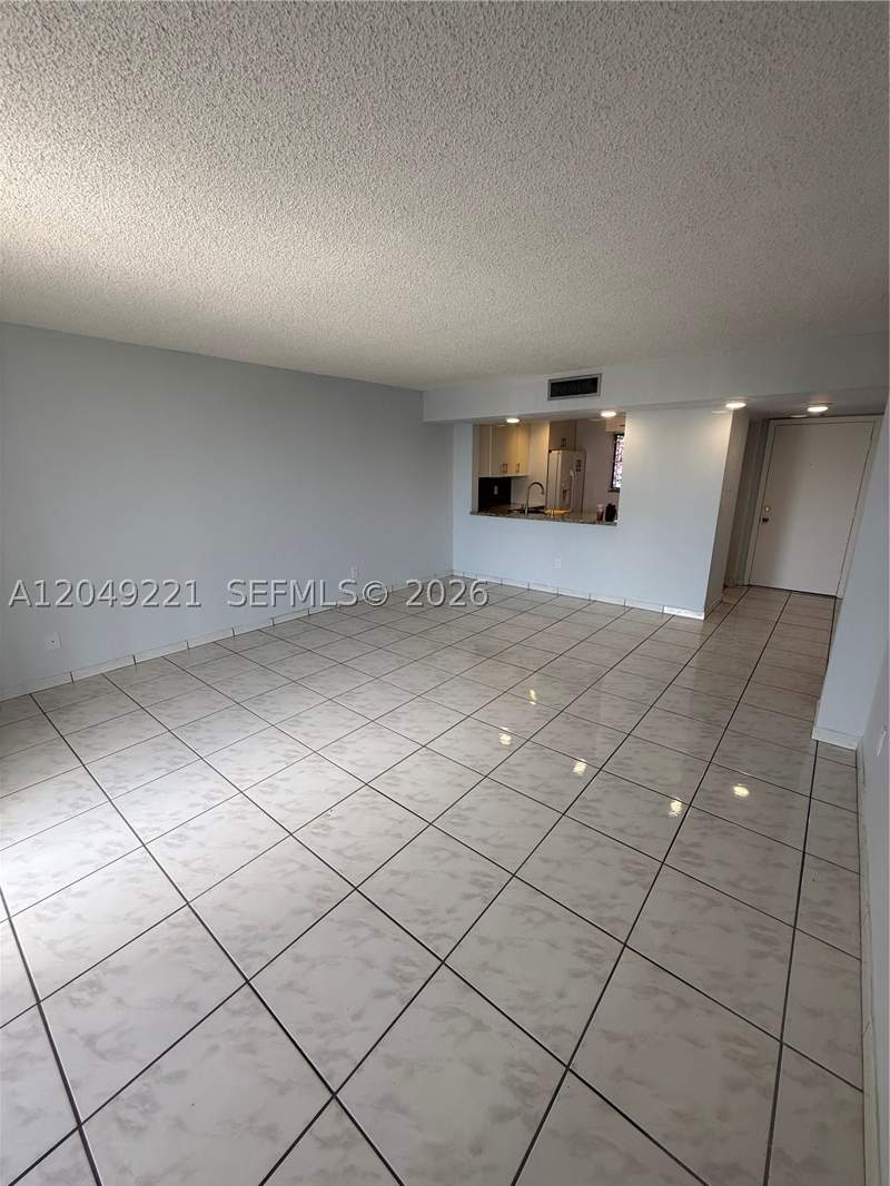 2 bedroom Condominium at 8625 NW 8th St 420, Fox Chase Condo #2, Miami — photo 3