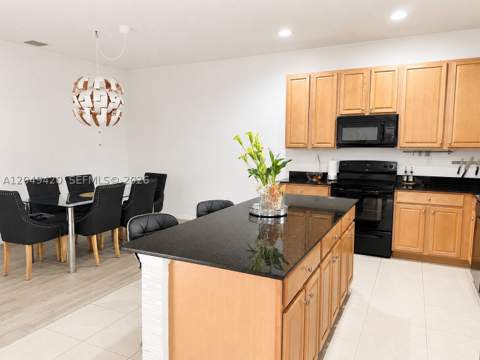 19316 NE 8th Ct, Miami FL - photo 7 of 36