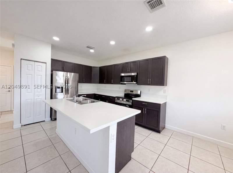4 bedroom SingleFamilyResidence at 12858 SW 228th St, Herran-Barkett Subdivisio, Miami — photo 2