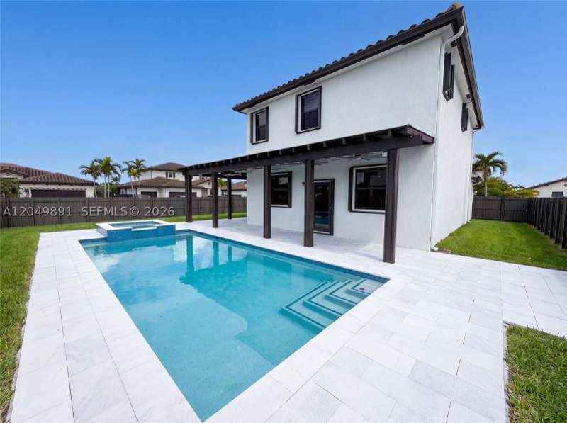 4 bedroom SingleFamilyResidence at 12858 SW 228th St, Herran-Barkett Subdivisio, Miami — photo 5